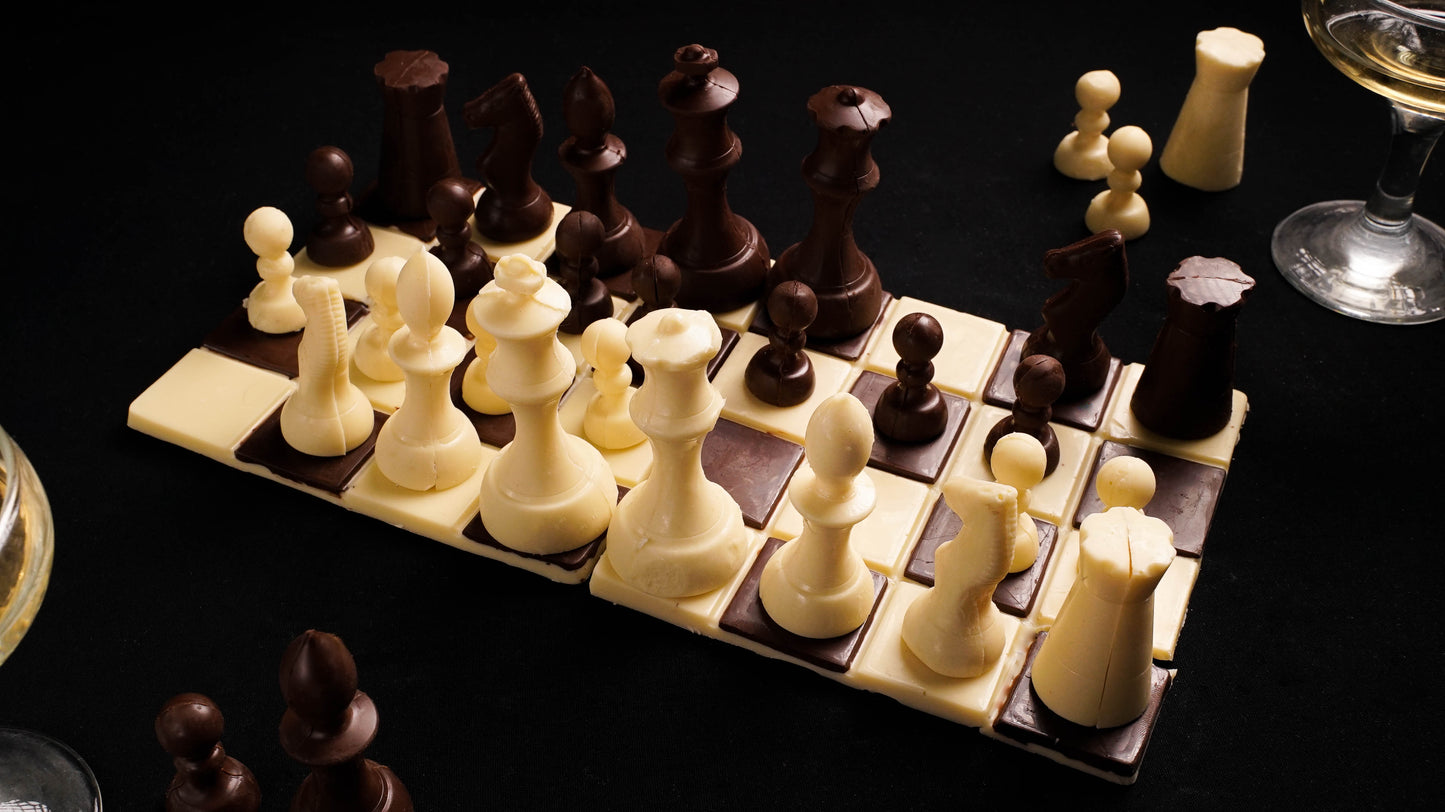 Ajedrez de chocolate con tablero y figuras, 680g